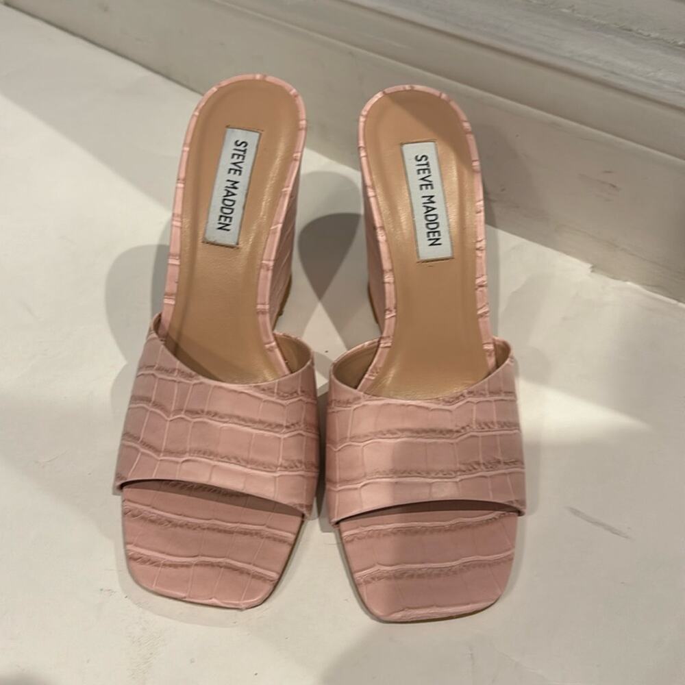 Steve Madden NWOT Veles Wedge Heel Sandals in Pink.